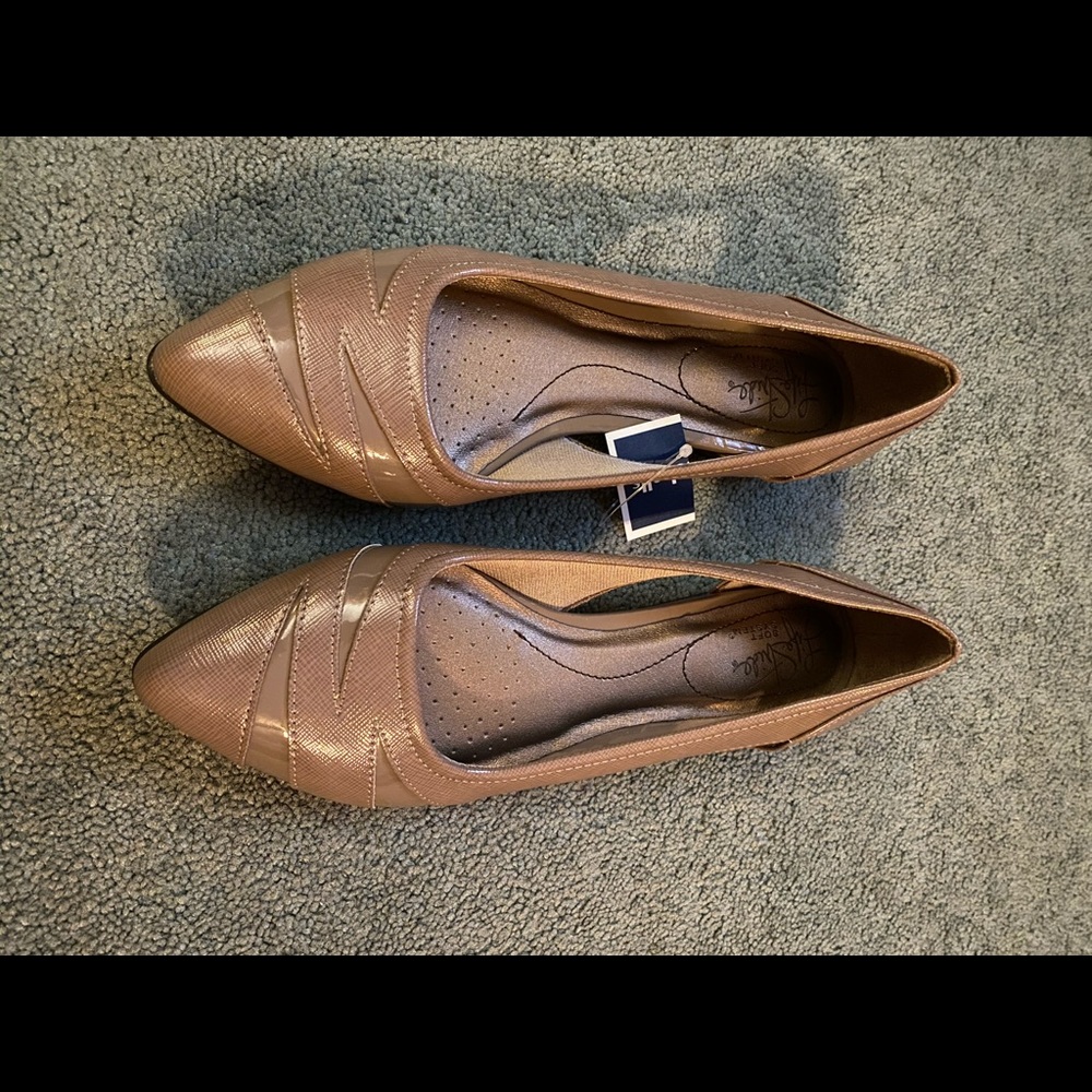 Ladies LIFE STRIDE FLATS BRAND NEW